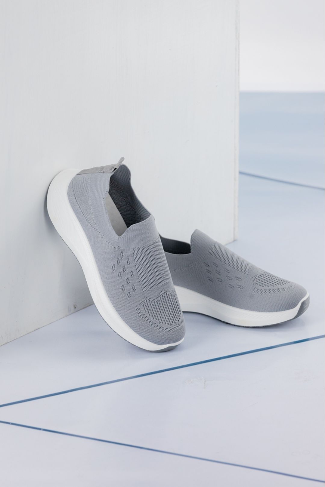 WOMEN'S GREY SKECHERS SHOES